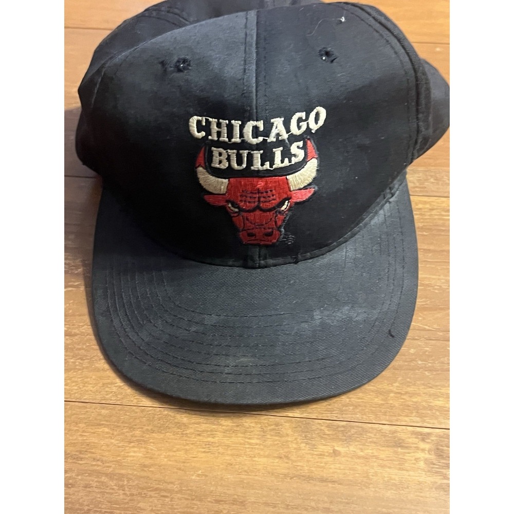 Vintage Black Chicago Bulls Logo NBA Snap Back Cap